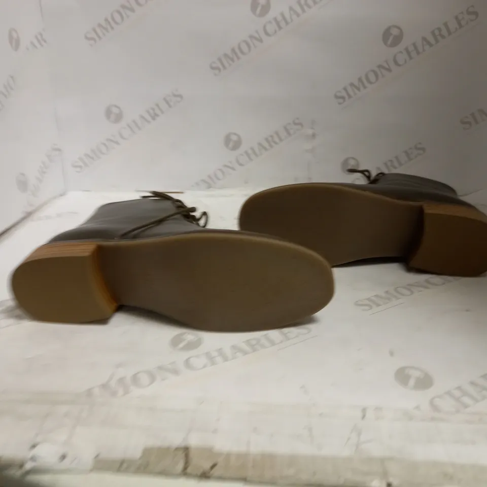 SEASALT CORNWALL OAK GROVE BOOT - SIZE 37 