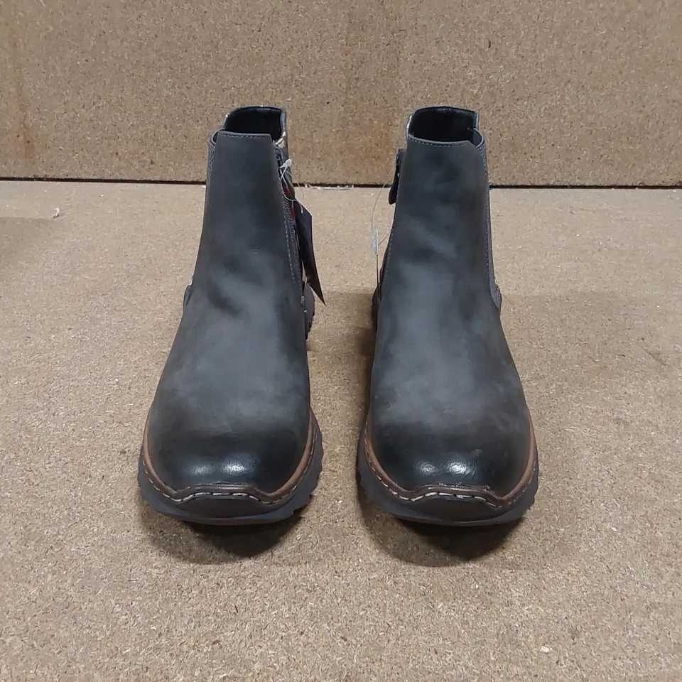 BOXED PAVERS GREY FLORAL BOOTS - SIZE 8