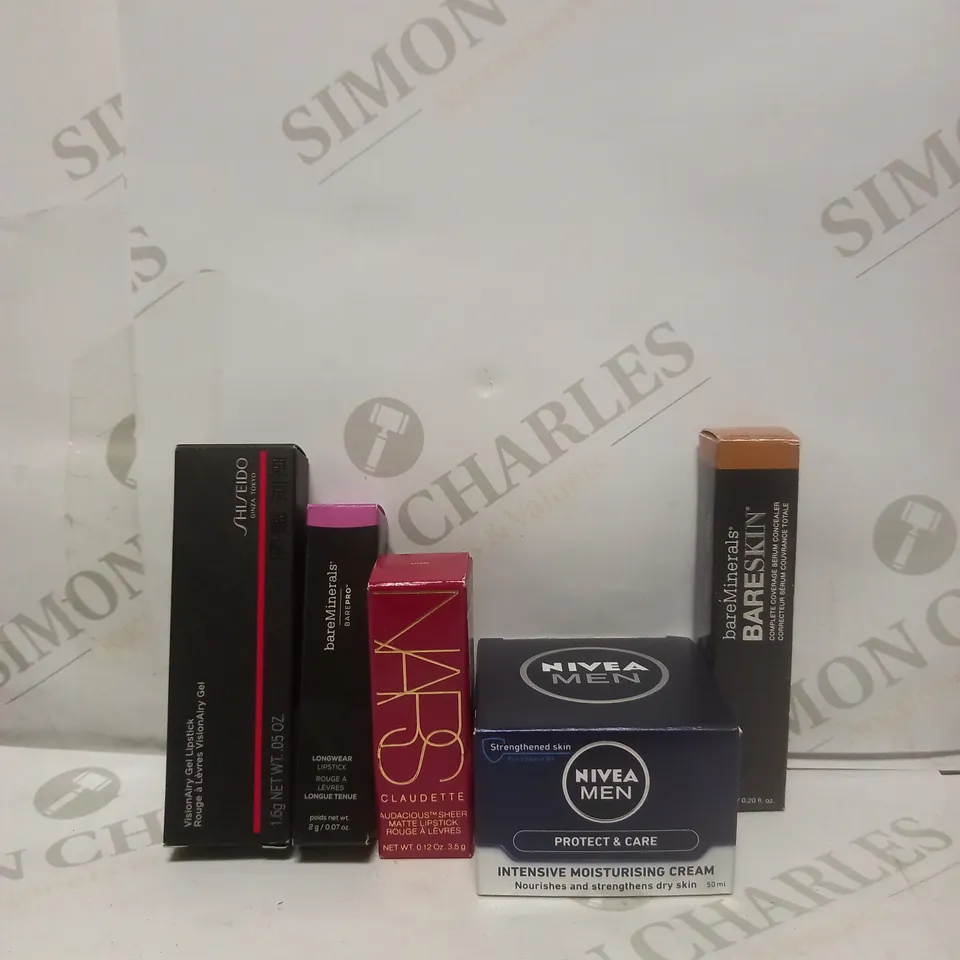 BOX OF APPROX 25 ASSORTED HEALTH AND BEAUTY ITEMS TO INCLUDE - NARS SHEER MATTE LIPSTICK ANAIS - SHILEIDO GEL LIPSTICK PINK DYNASTY 207 - BARE MINERALS LIPSTICK DAHLIA ECT