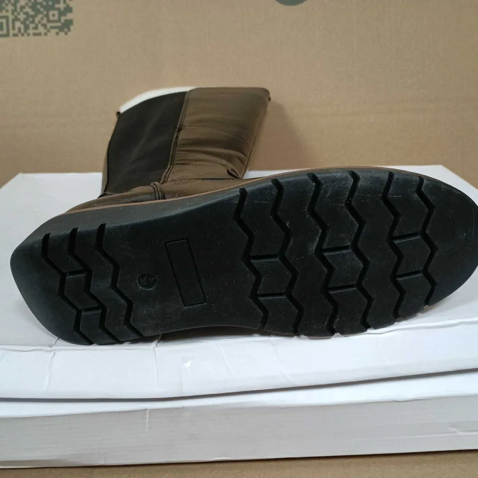 BOXED PAIR OF EMMA BLACK PATENT LEATHER KNEE-HIGH BOOTS- UK SIZE 5