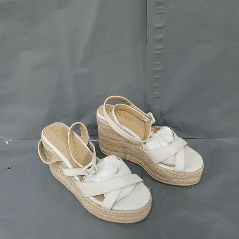 UNBAGGED PAIR OF MIZCHI SANLY WHITE X STRAP ESPADRILLE UK 1