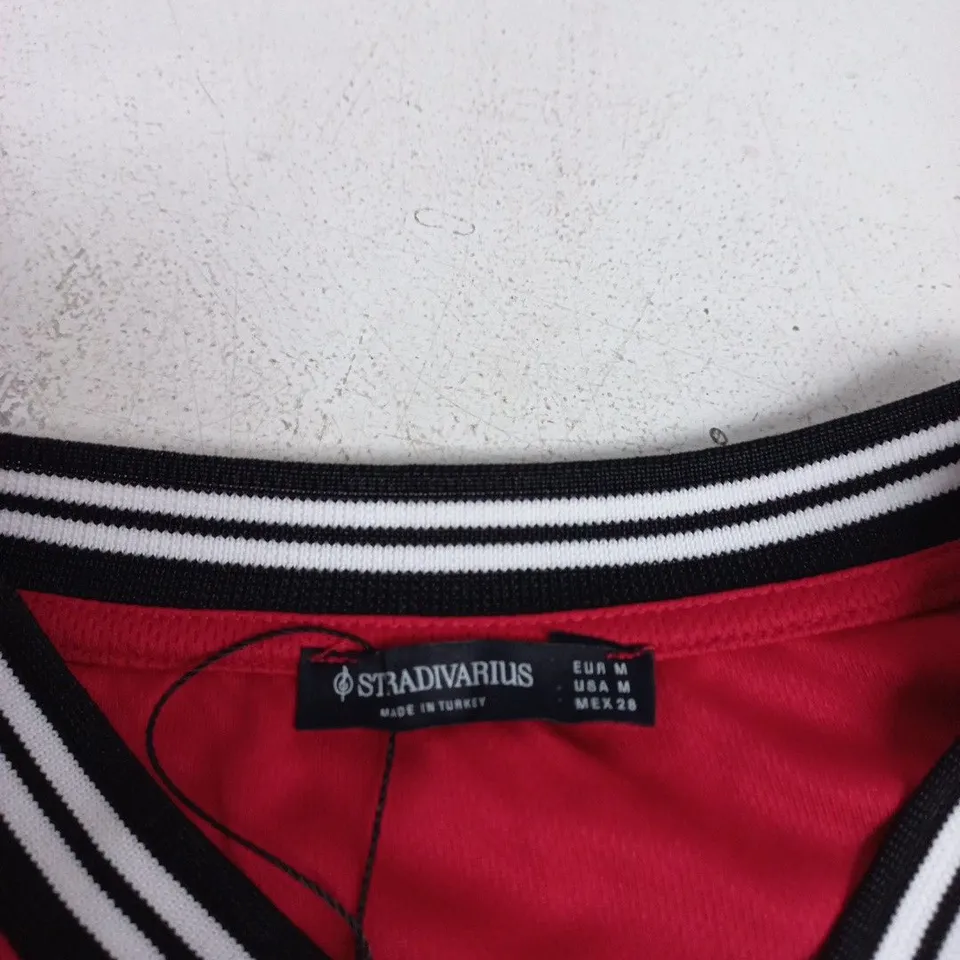 STRADIVARIUS RED SPORTS JERSEY – 82, MEN’S (EU M / US M)