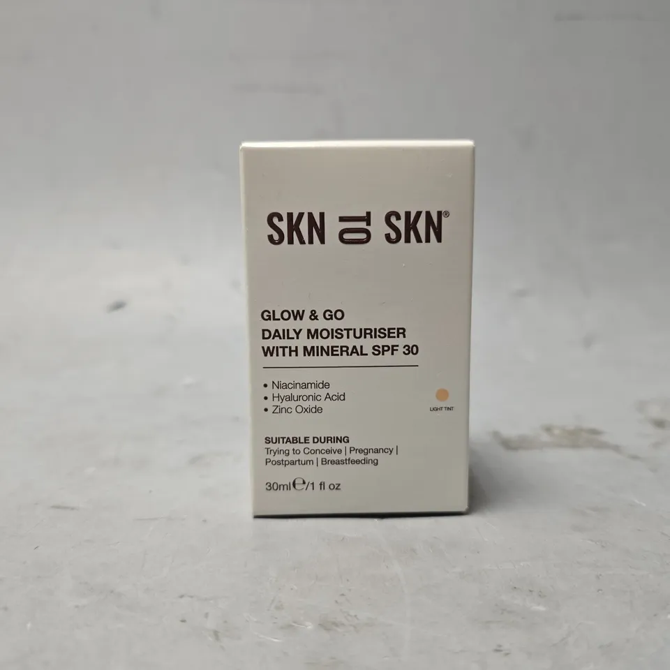 BOXED SKN TO SKN GLOW & GO DAILY MOISTURISER WITH MINERAL SPF 30 LIGHT TINT