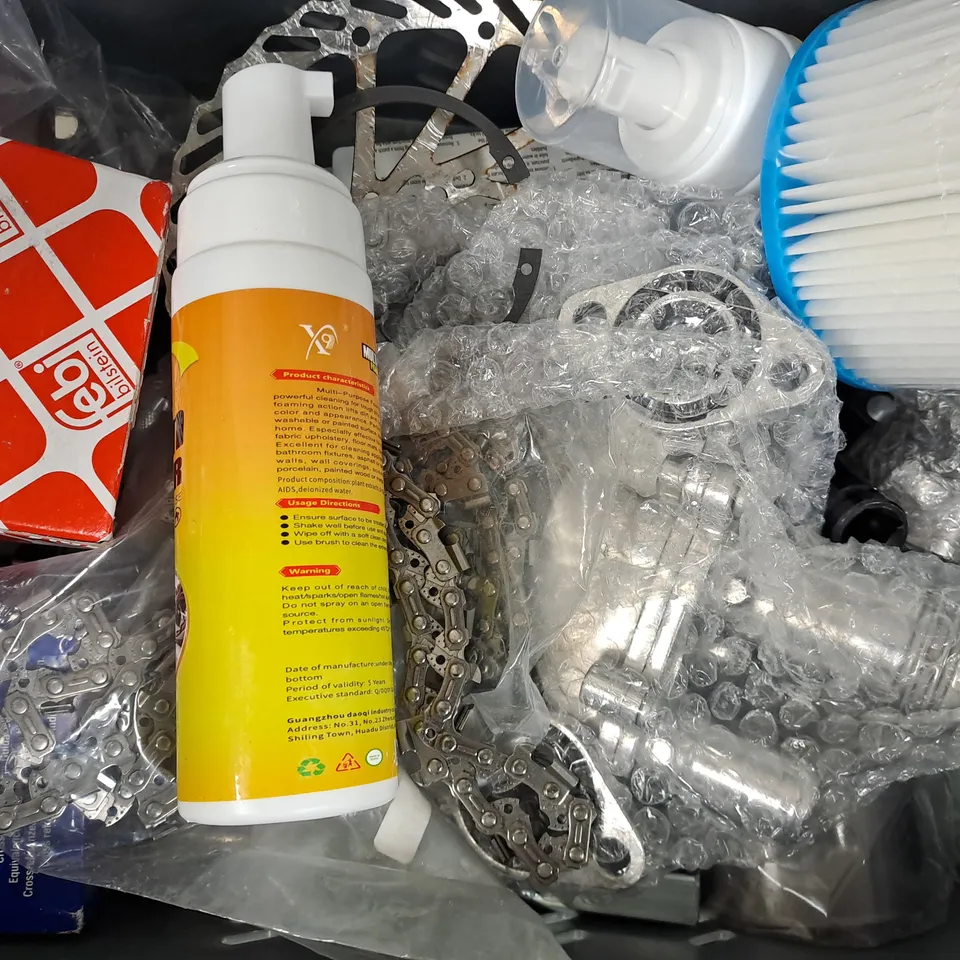 APPROXIMATELY 10 ASSORTED CAR PARTS AND ACCESSORY ITEMS TO INCLUDE FOAM CLEANER, PAINT CLEANSER, 46 PIECE SOCKET WRENCH SET, ETC