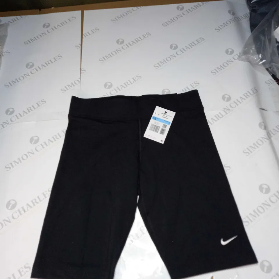 NIKE WOMENS CYCLE SHORTS - SIZE M