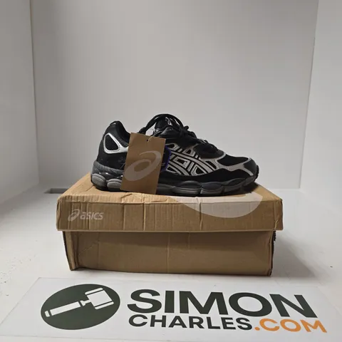 BOXED PAIR OF ASICS GEL-NYC TRAINERS SIZE UK 7