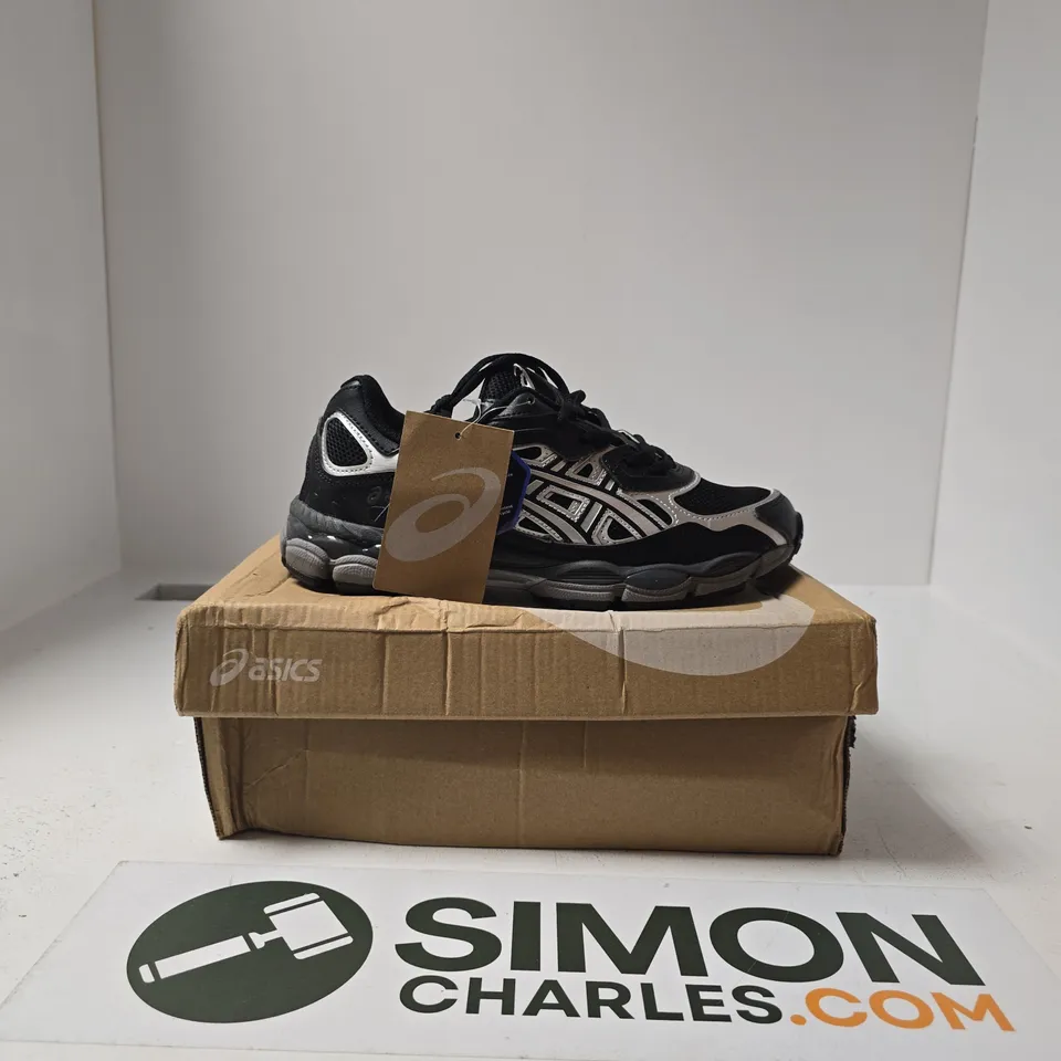 BOXED PAIR OF ASICS GEL-NYC TRAINERS SIZE UK 7
