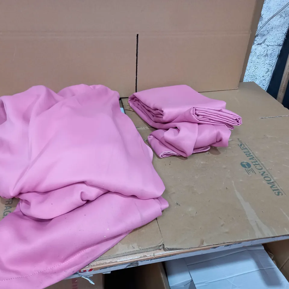 PAIR OF PINK THERMAL CURTAINS
