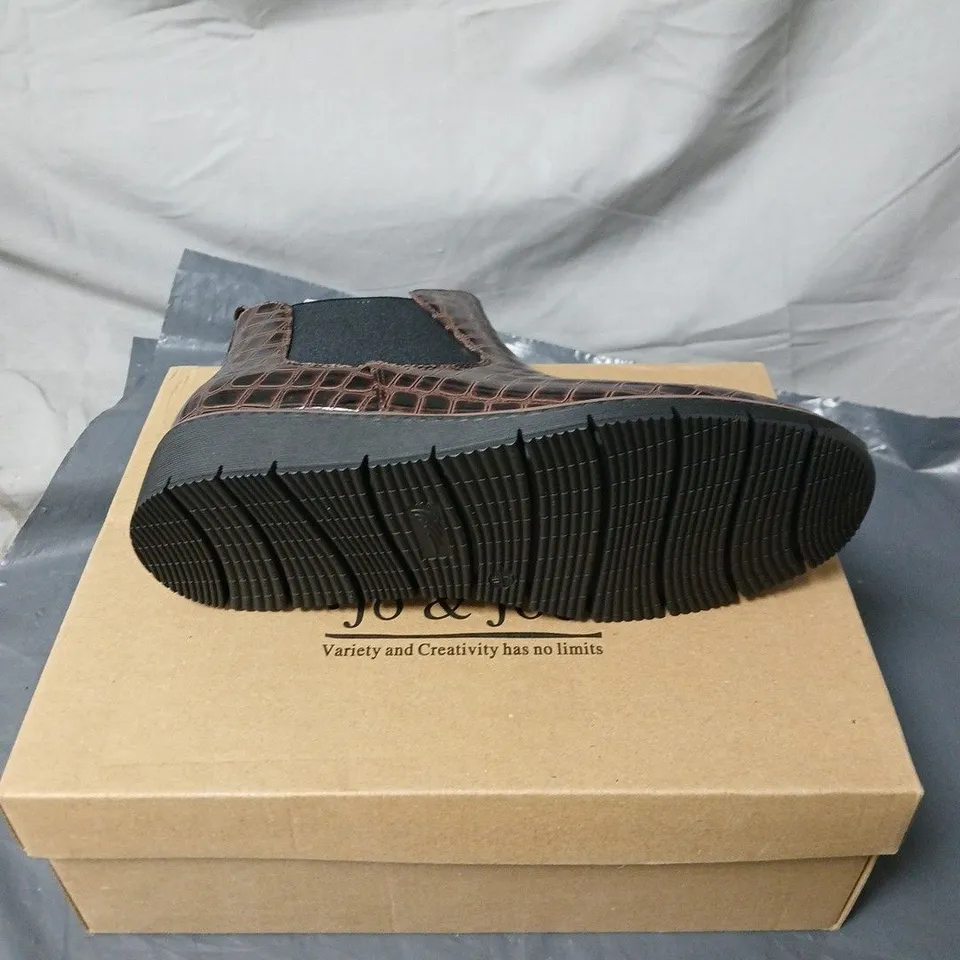JO AND JOE WALNUT DARK BROWN BOOTS SIZE 7 BOXED