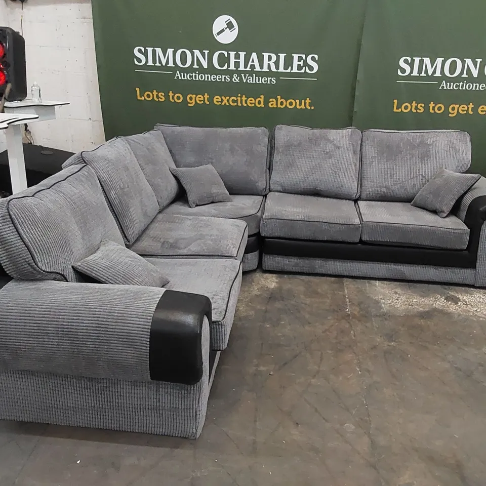 DESIGNER HEINRICK 3-PIECE LARGE CORNER SOFA IN FABRIC & FAUX LEATHER