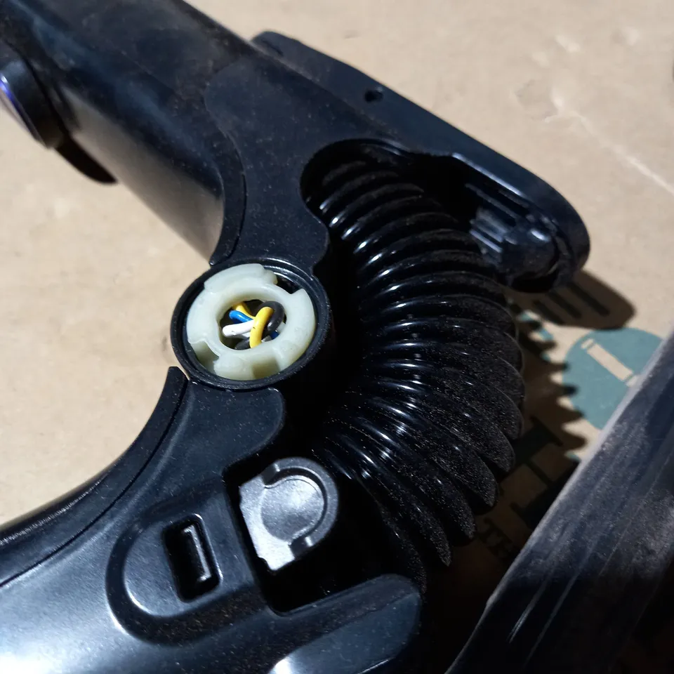 SHARK CORDLESS STICK VACUUM IZ390UKTQ