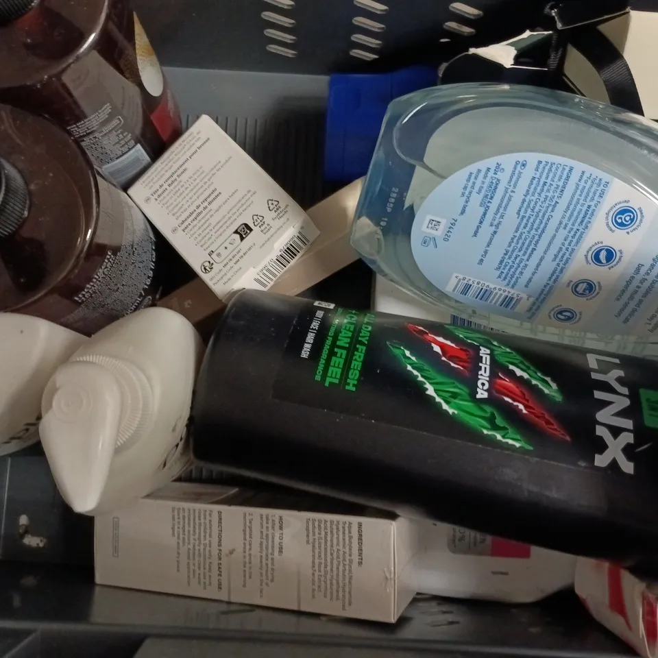 APPROXIMATELY 15 ASSORTED COSMETIC ITEMS TO INCLUDE DOVE, IMPERIAL LEATHER, ETC - COLLECTION ONLY