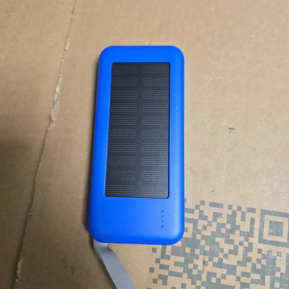TOTE OF APPROXIMATELY 20 ASSORTED ITEMS TO INCLUDE: SOLAR POWER BANK
