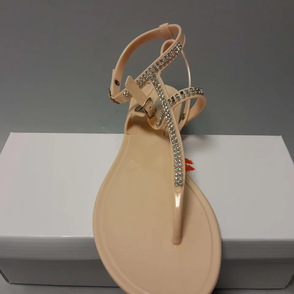 APPROXIMATELY 18 BOXED HOT LIPS SANDALS IN NUDE IN VARIOUS SIZES