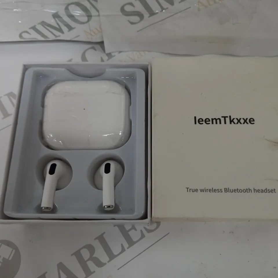BOXED IEEMTKXXE TRUE WIRELESS EARBUDS IN WHITE