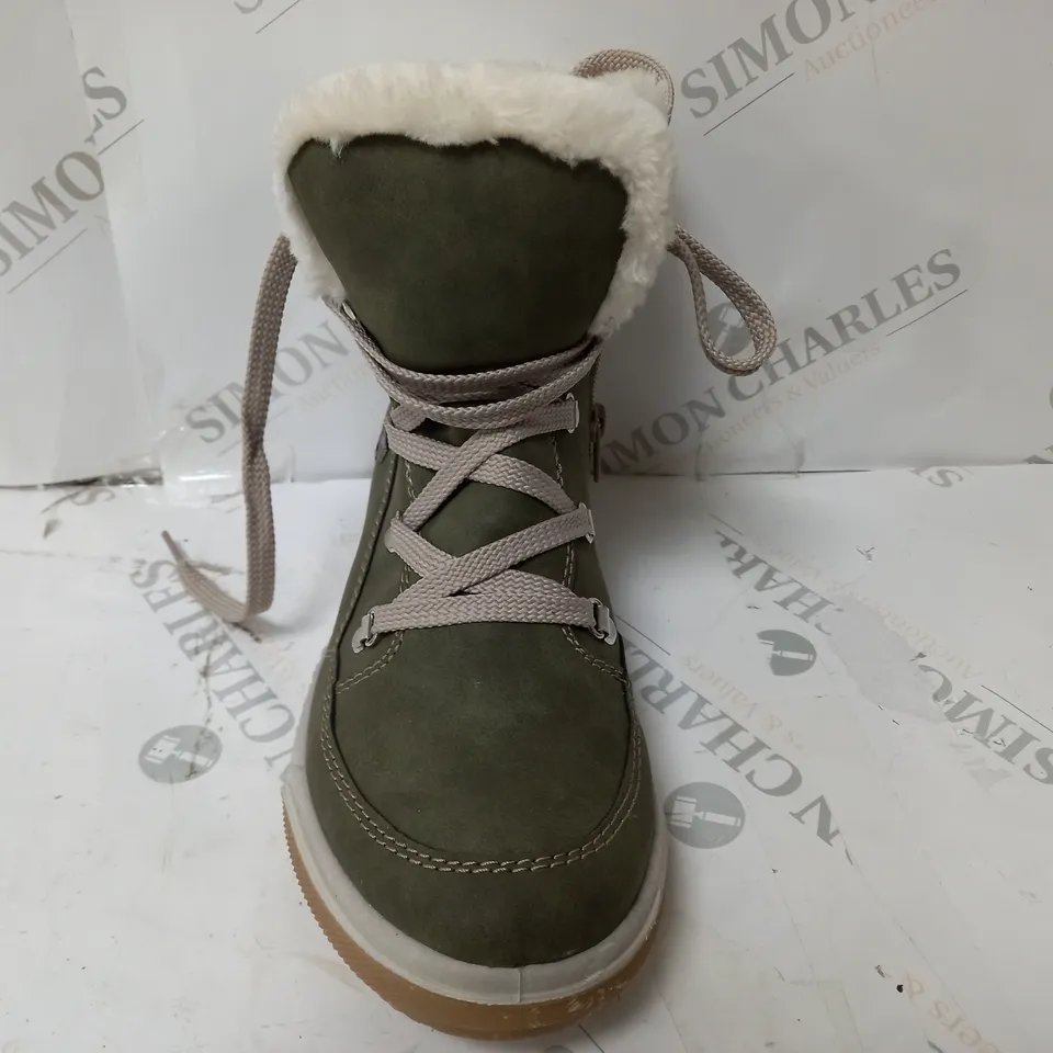 PAIR OF RIEKER WATER RESISTANT WARM LINED HIKING LACE UP BOOTS IN KHAKI - SIZE 6.5