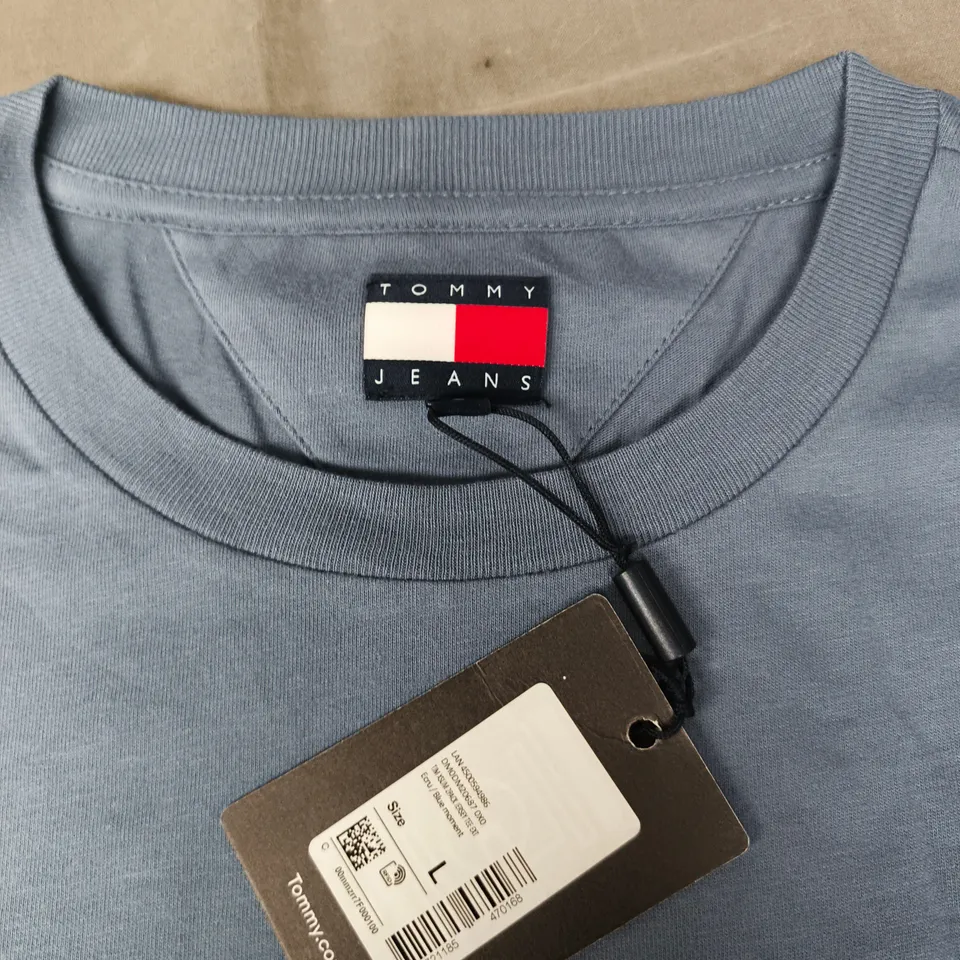 TOMMY JEANS T-SHIRT – BLUE – UK L