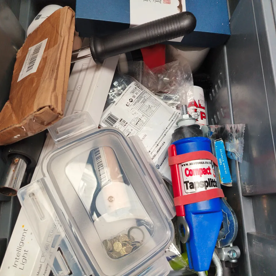 APPROXIMATELY 15 ASSORTED HOUSEHOLD PRODUCTS TO INCLUDE BLU TACK, SOAP INK STAMP AND SMART RADIATOR THERMOSTAT