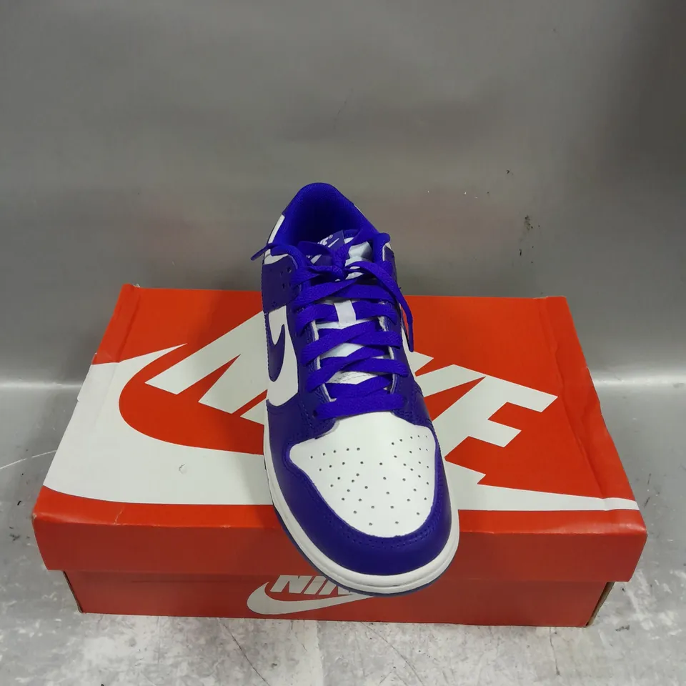 BOXED PAIR OF NIKE DUNK LOW RETRO SNEAKERS IN WHITE/CONCORD SIZE UK 6