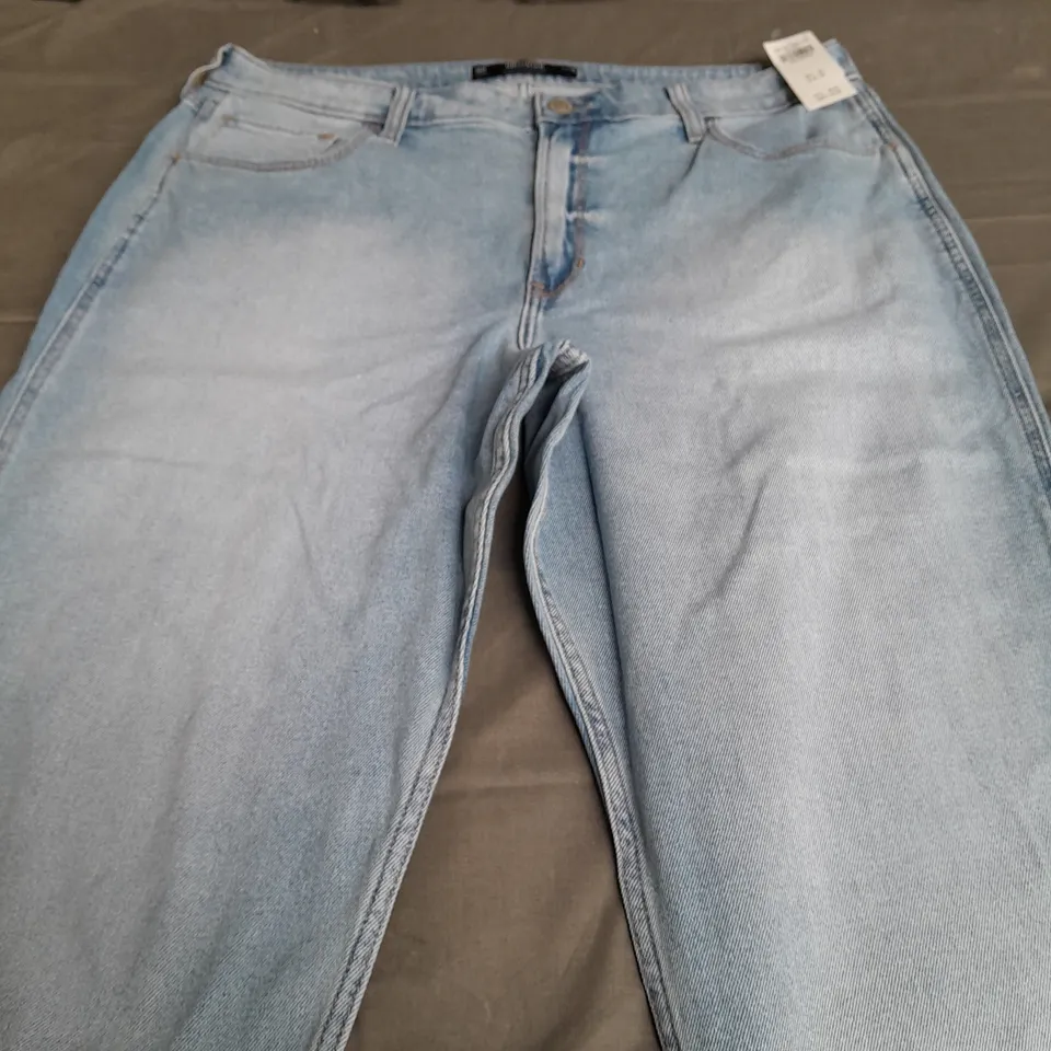 HOLLISTER LIGHT BLUE ULTRA HIGH RISE MOM JEANS - 16R