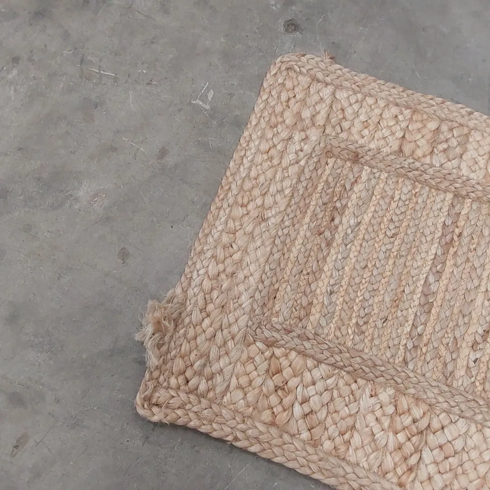 QUALITY DESIGNER AREA RUG - APPROXIMATELY 230 x 61cm