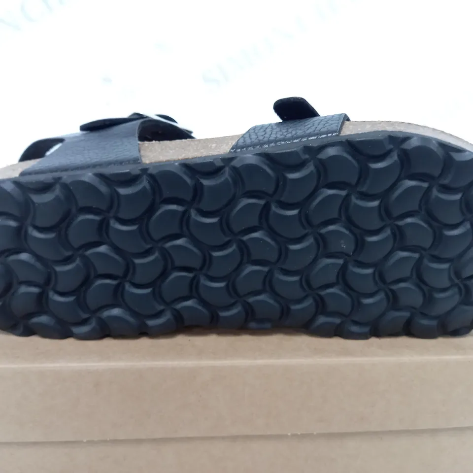 BOXED BONOVA SANDALS IN BLACK COLOUR SIZE 6