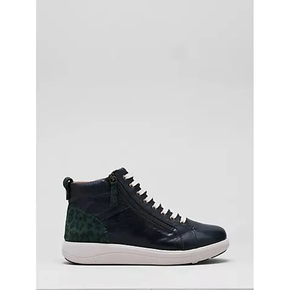 STRIVE KENSINGTON HIGH TOP ZIP TRAINER- JADE LEOPARD SIZE 5.5