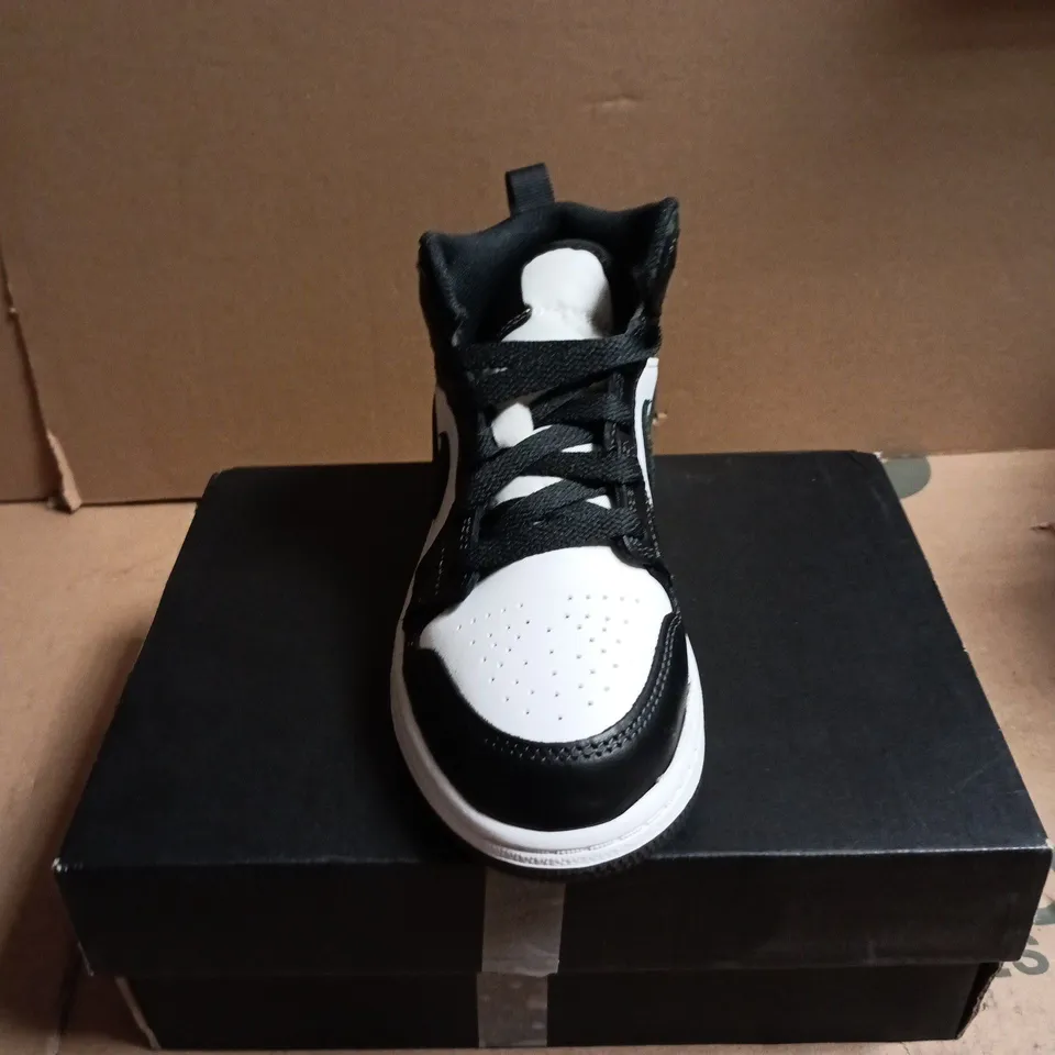 CHILDRENS NIKE JORDAN BLACK AND WHITE TRAINSERS SIZE 11.5 BOXED