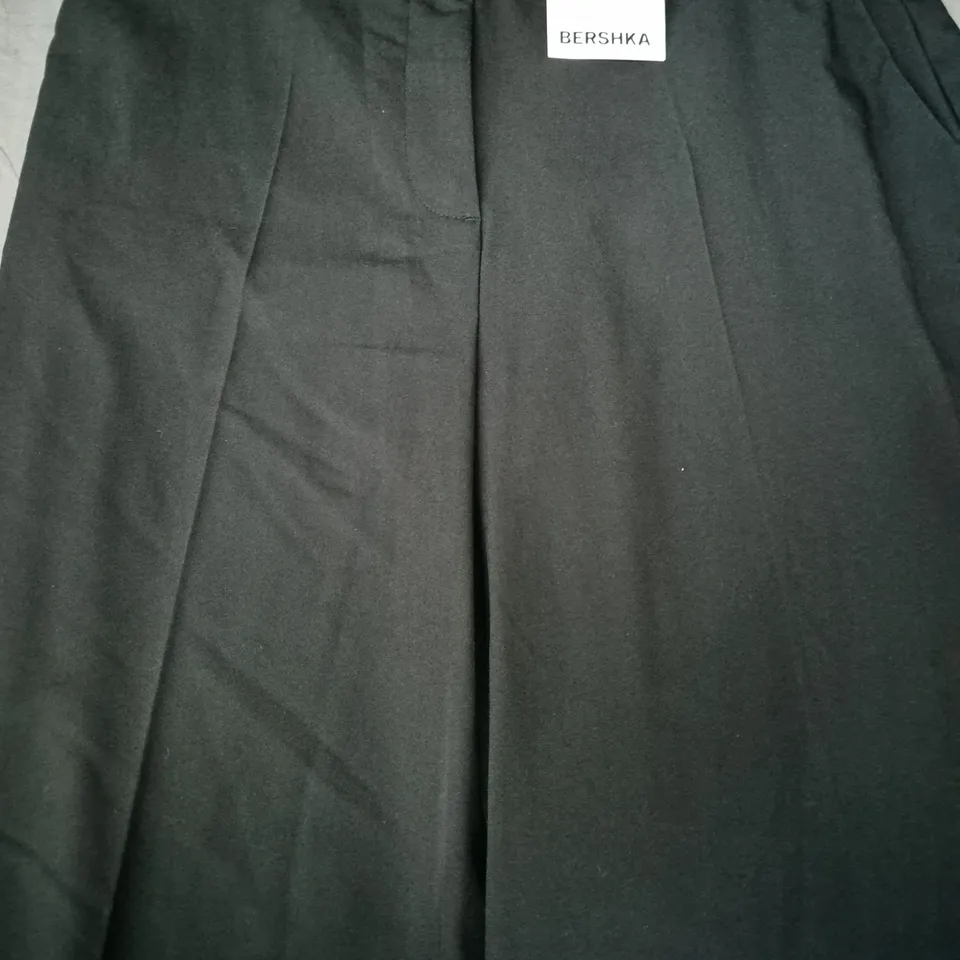 BERSHKA TROUSERS IN BLACK SIZE UK 14