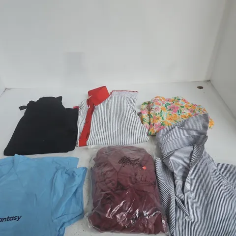 BOX OF APPROXIMATELY 15 ASSORTED CLOTHING ITEMS IN VARIOUS COLOURS, STYLES AND SIZES 