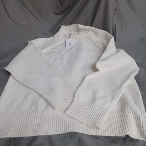 STRADIVARIUS SWEATER IN CREAM SIZE S