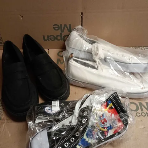 APPROXIMATELY 15 PAIRS OF ASSORTED SHOES TO INCLUDE - BOOTS - SLIPPERS - TRAINERS ETC