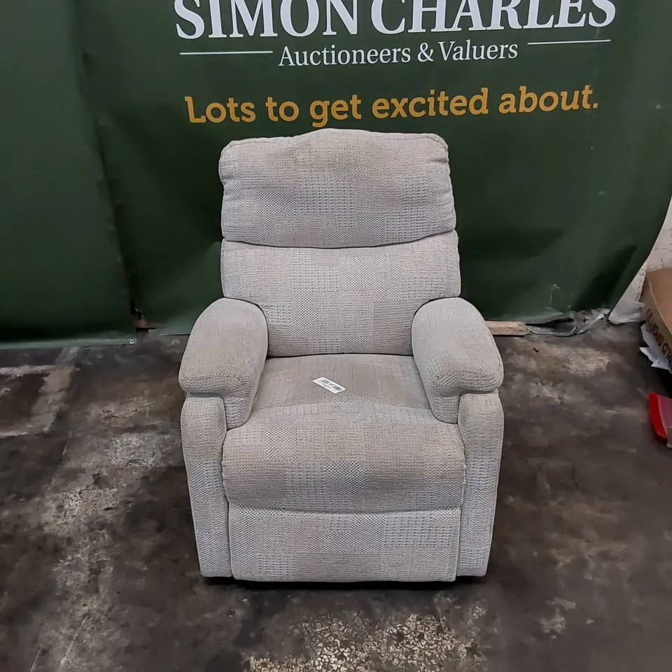 DESIGNER MANUAL RECLINER ARMCHAIR UPHOLSTERED IN BEIGE FABRIC