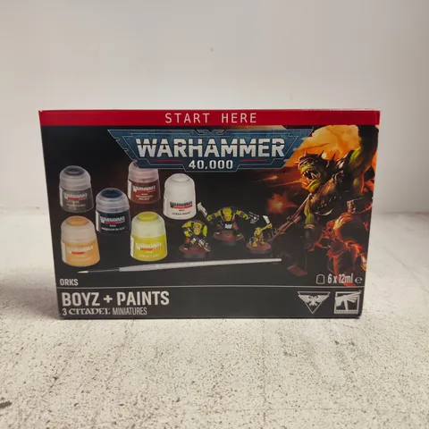 WARHAMMER 40,000 ORKS + PAINTS MINIATURE SET – BOXED