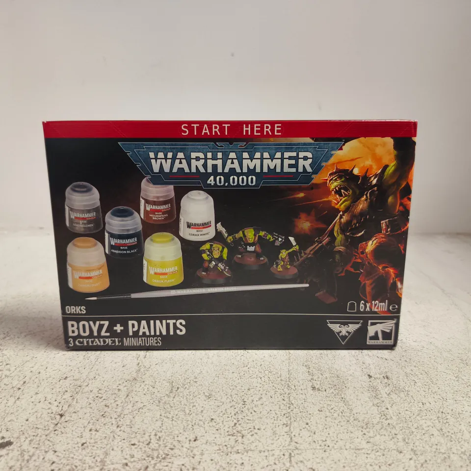 WARHAMMER 40,000 ORKS + PAINTS MINIATURE SET – BOXED