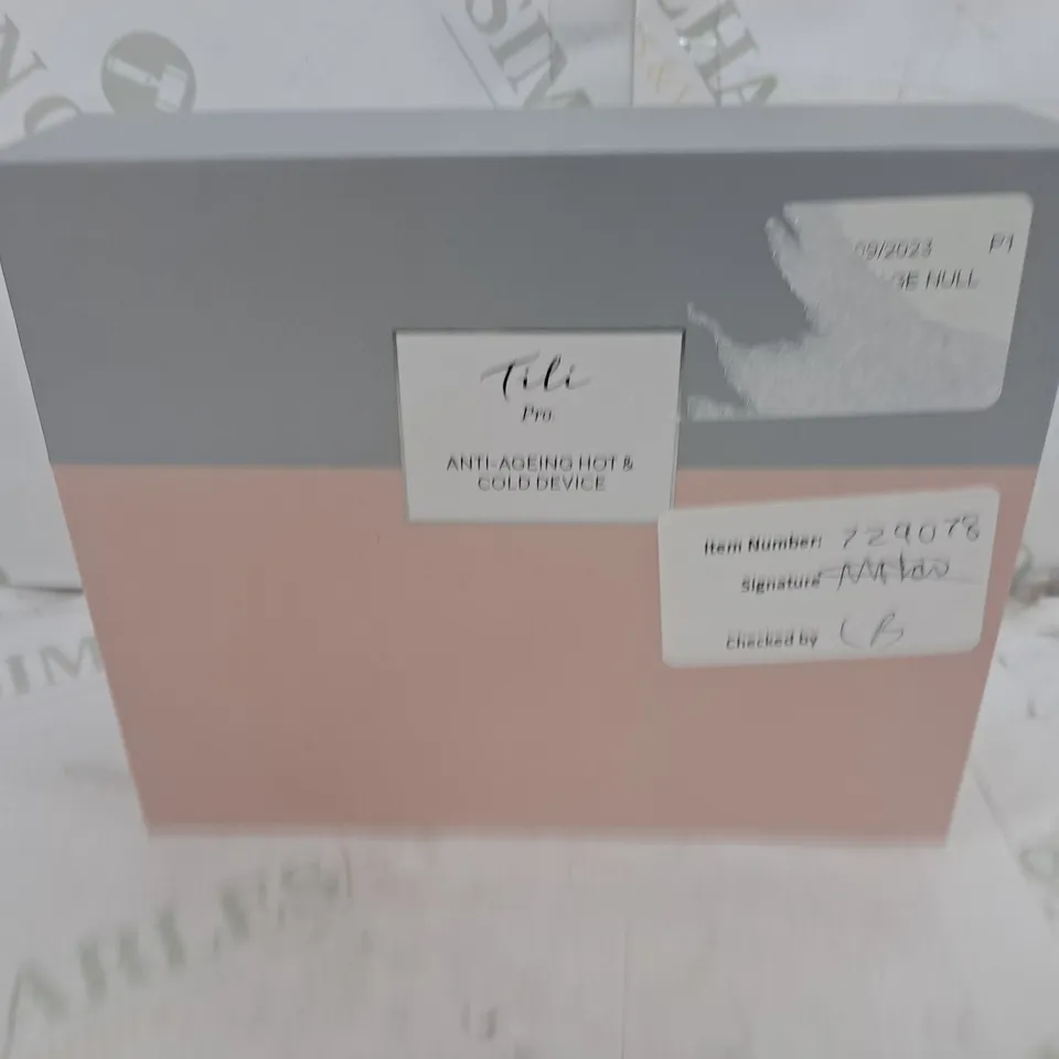 BOXED TILI PRO LED ANTI-AGEING HOT & COLD FACIAL TONING DEVICE