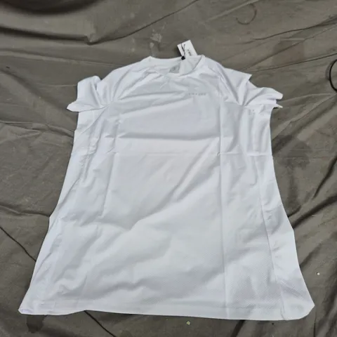 GYMKING WHITE– SIZE M PERFORMANCE T-SHIRT 