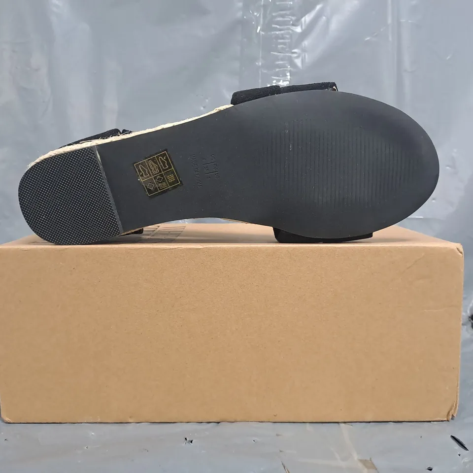 BOXED PAIR OF WHERE'S THAT FROM OPEN TOE CROSS STRAP SANDALS IN BLACK SIZE UK 4