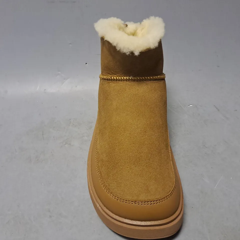 FIT FLOP GEN FF DOIBLE FACED SHEARLING BOOTS - UK 4 