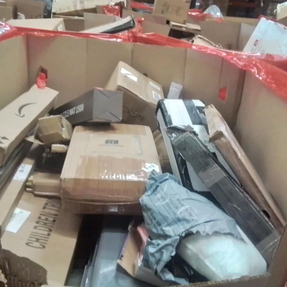 PALLET OF ASSORTED HOUSEHOLD GOODS AND PRODUCTS TO INCLUDE;TOILET SEAT,CAT LITTER TRAY,AREA RUG