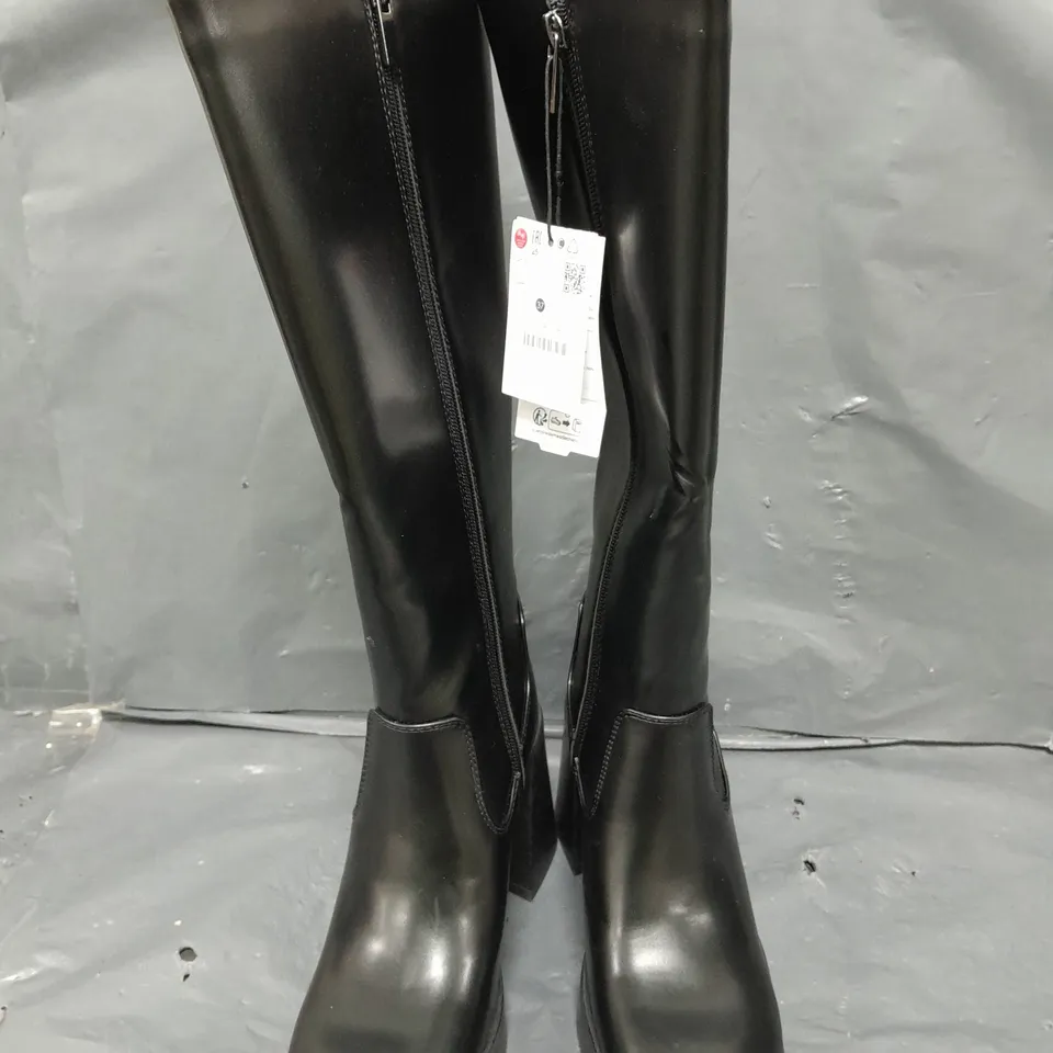 PAIR OF BERSHKA HIGH RISE BLOCK HEEL BOOTS IN BLACK - 4