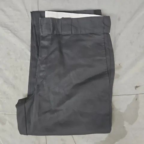 DICKIES 874 ORIGINAL FIT TROUSERS IN BLACK SIZE 32/30
