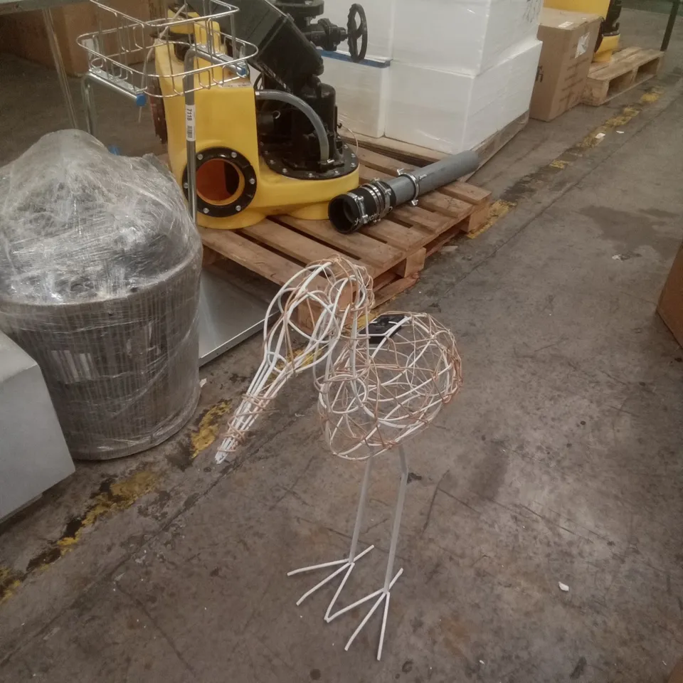 BOXED WIRE LED HERON FIGURE