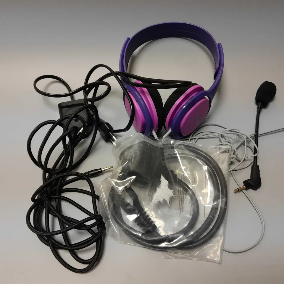APPROXIMATELY 5 ASSORTED ELECTRICAL PRODUCTS TO INCLUDE PHLIPS HEADPHONES, HEADSET MICROPHONE, PHILIPS HX6100 CHARGER, ETC