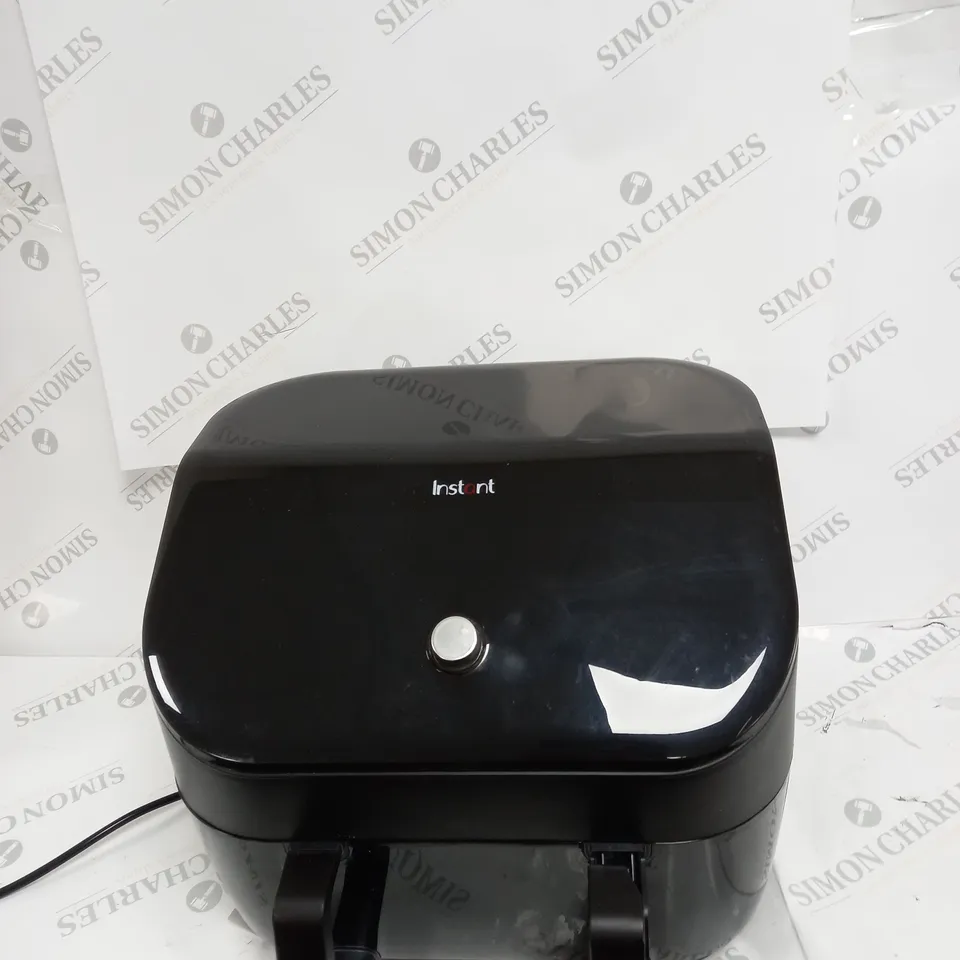 BOXED INSTANT VORTEX PLUS VERSAZONE AIR FRYER 