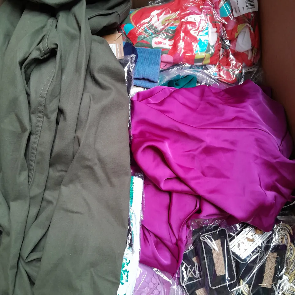 BOX OF APPROXIMATELY 25 ASSORTED CLOTHING ITEMS TO INCLUDE - JUMPER , DRESS , TROUSERS , ETC