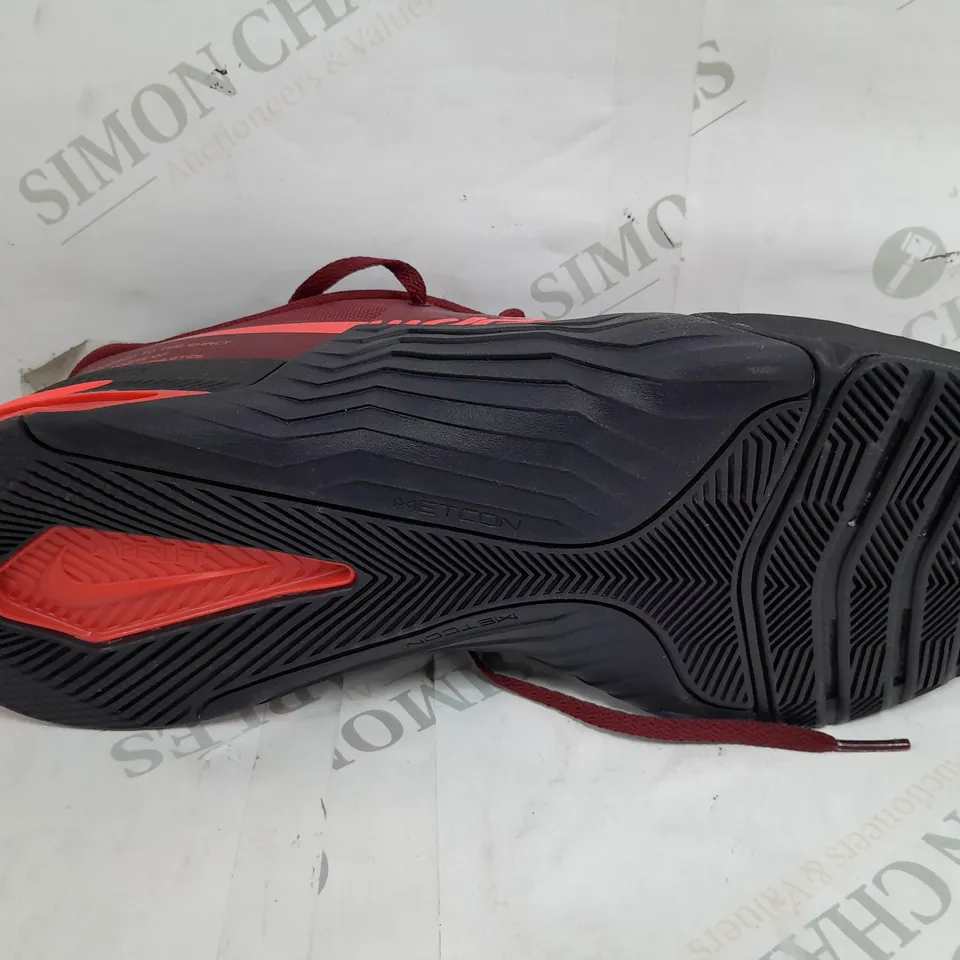 BOXED PAIR OF NIKE REACT METCON TRAINERS IN MAROON/ORANGE - UK 11.5