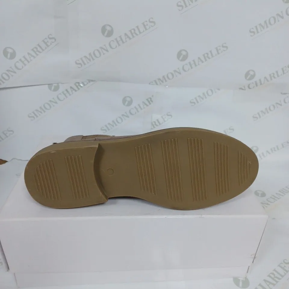BOXED MENS MARSH MICROSUEDE SHOES IN TAUPE SIZE 10