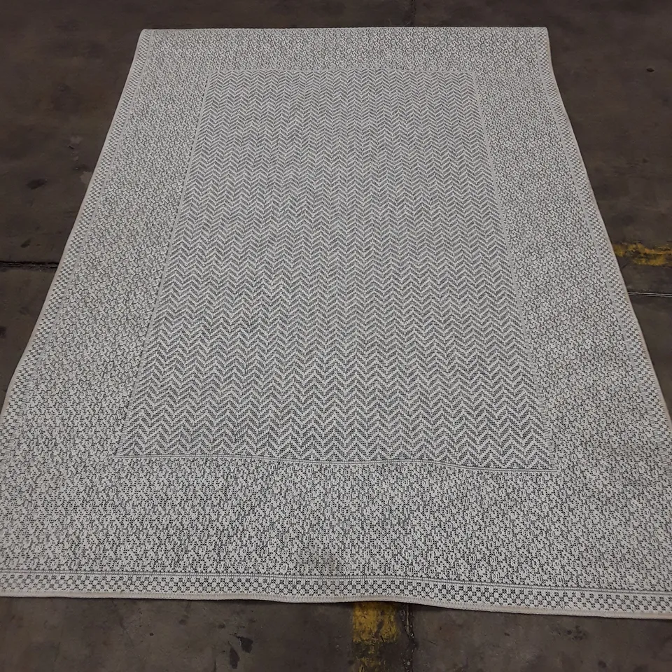 GREY CHEVRON-PATTERN RUG WITH DECORATIVE BORDER 215X150CM APPROXIMATELY