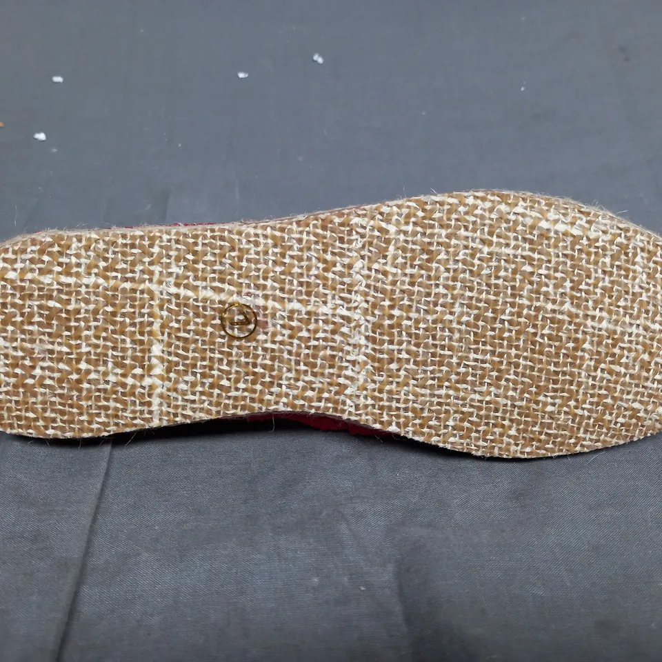 BOX OF APPROXIMATELY 12 DESIGNER FLAT SLIP ON SHOES IN RED - VARIOUS SIZES